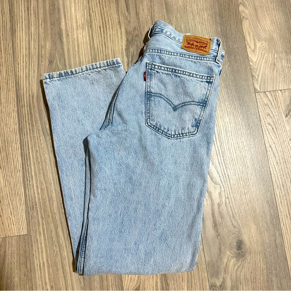 EUC Women’s Levi's Low Pro Jeans